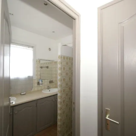 Prázdninový dům Cosy Holiday With Swimming Pool In Stunning Location Near The Beaches!