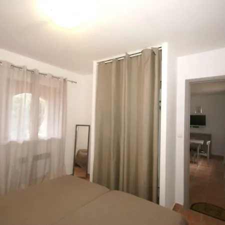 Prázdninový dům Cosy Holiday With Swimming Pool In Stunning Location Near The Beaches! *